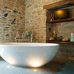 La Della Campanara Bed & Breakfast 4*
