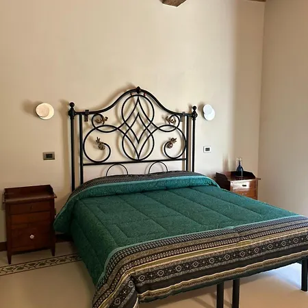 Bed & Breakfast La Della Campanara 4*